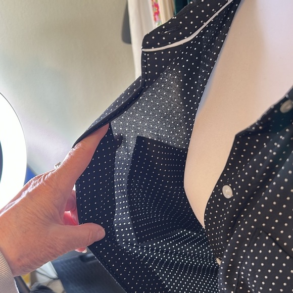LIZ CLAIBORNE POLKA DOP DRESSY BLOUSE SIZE PM - Picture 7 of 15
